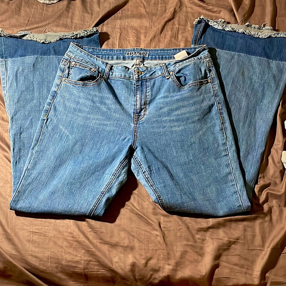 90s style grace in LA jeans flare